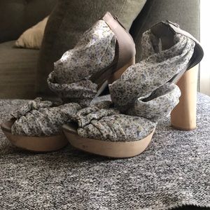 Block Heel Open Toe Shoes (Seychelles)